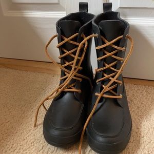 Sperry Short Rain boots. Worn once. Size 8 women